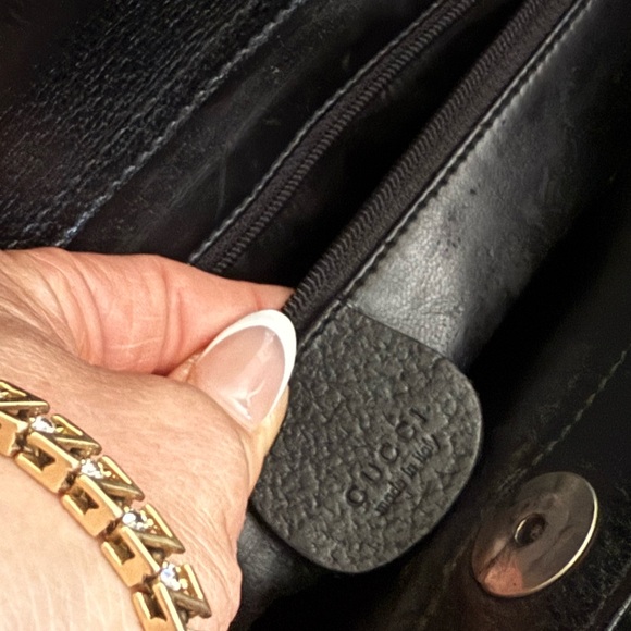 Gucci carry on Elegant Black Leather Handbag - Picture 8 of 16